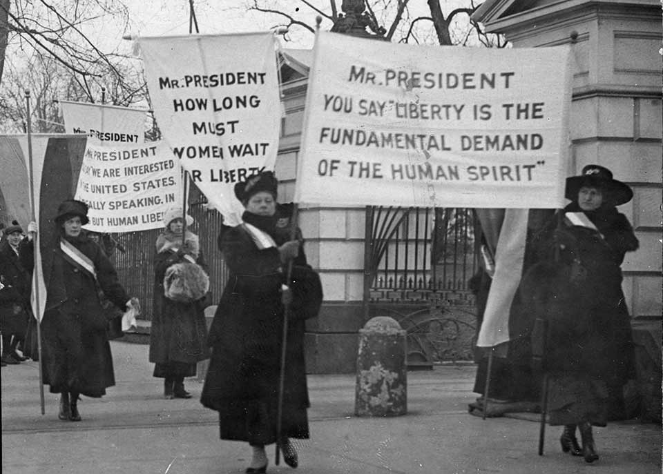 suffrage_picketing